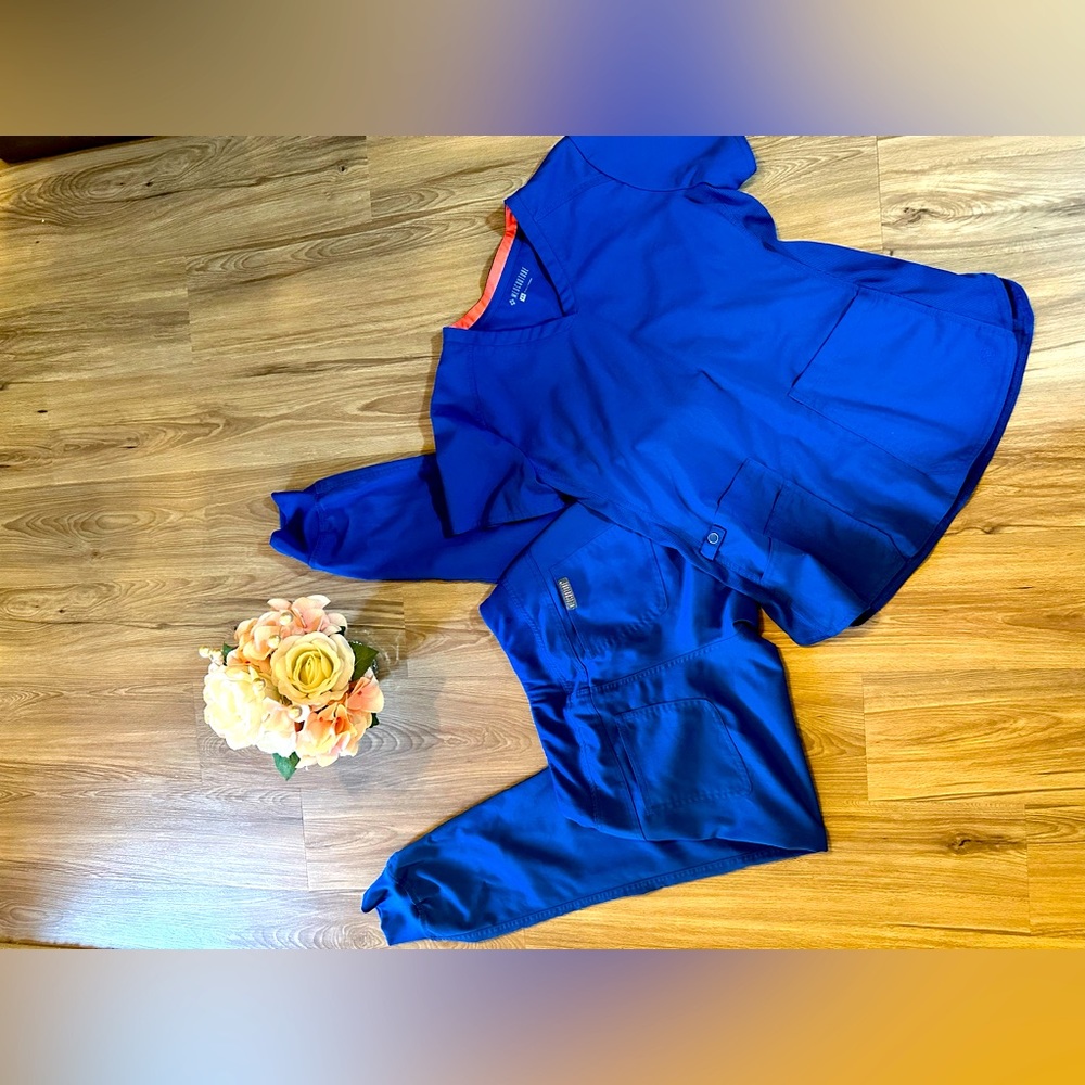 XS royal blue Med Couture scrub set/jogger style